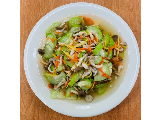電鍋料理~清蒸鮮菇絲瓜